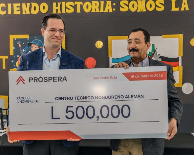 Prospera Honduras entrega medio millon de lempiras a estudiantes hondureños