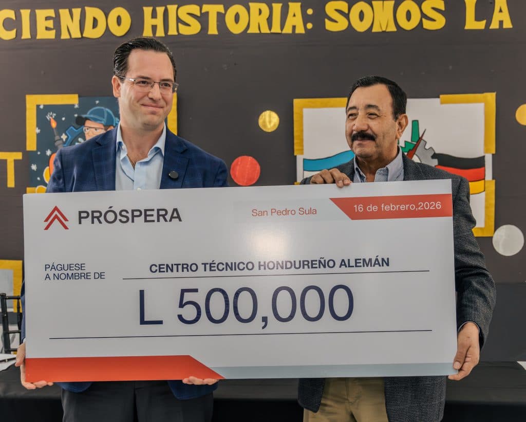 Prospera Honduras entrega medio millon de lempiras a estudiantes hondureños